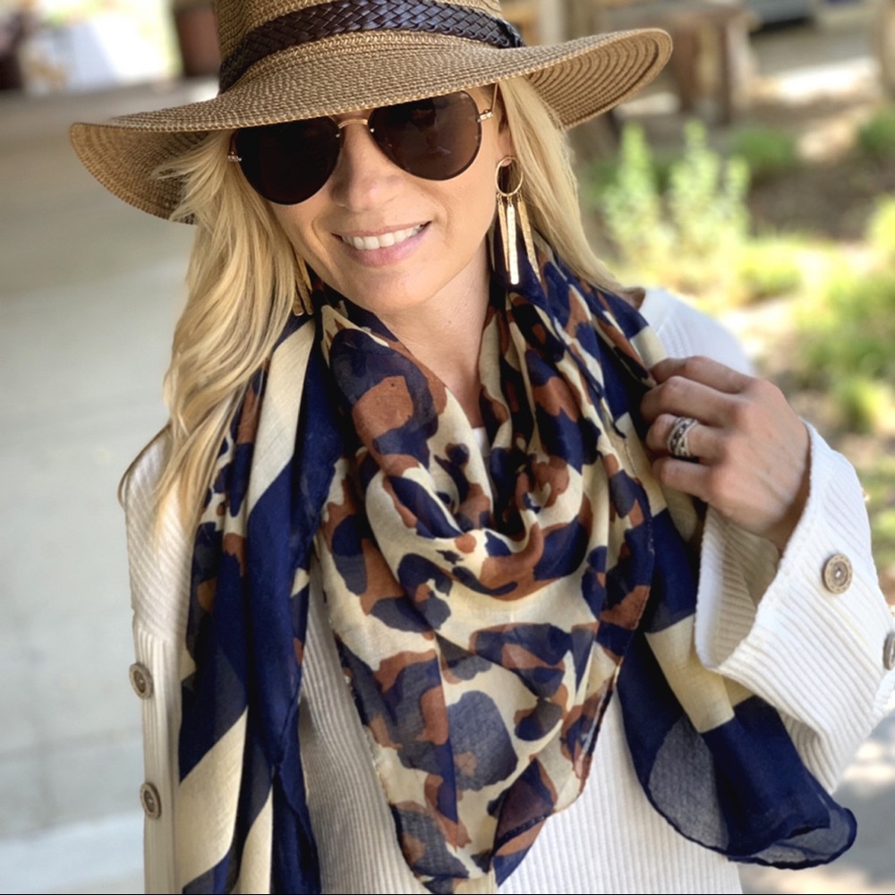 Navy leopard print lightweight scarf - Picture 5 of 5